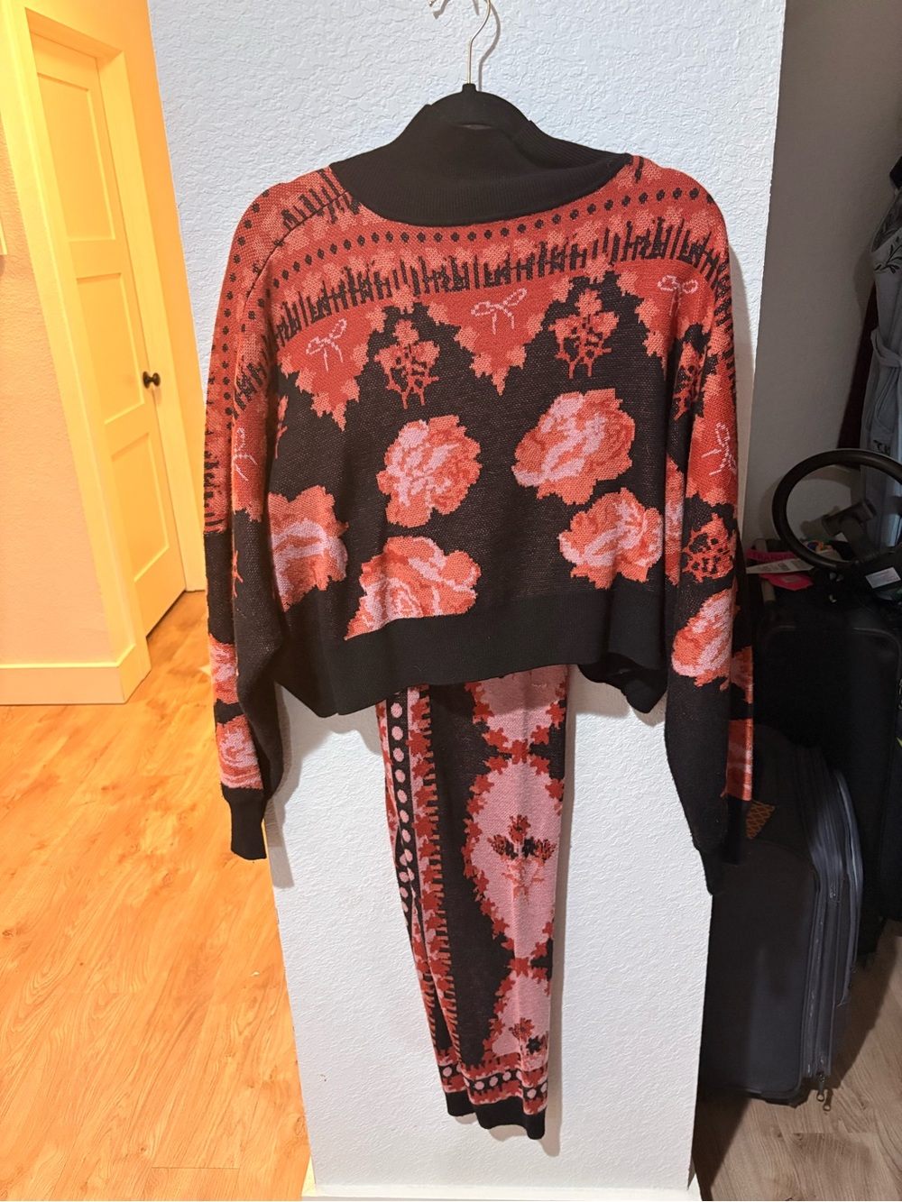 Floral Knit Cropped Sweater & pants set - Black & Coral - Picture 2 of 7